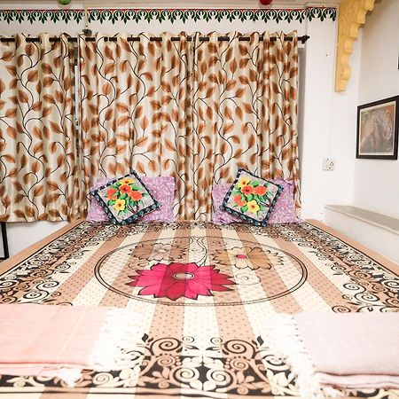 Nukkad Guest House Near City Palace Udaipur Buitenkant foto