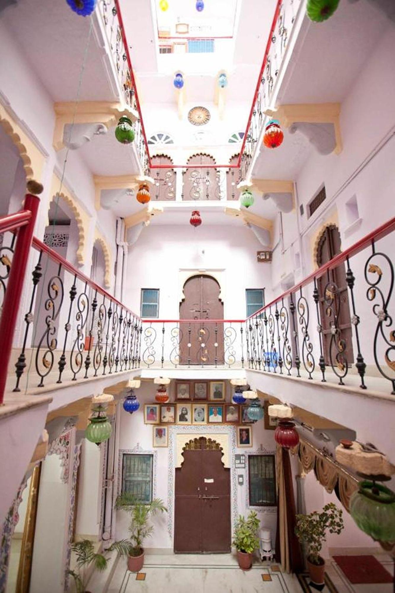 Nukkad Guest House Near City Palace Udaipur Buitenkant foto