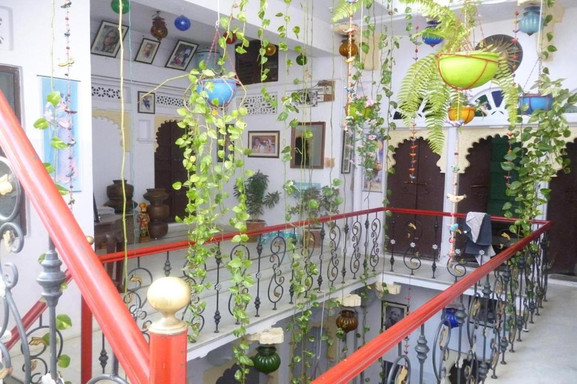 Nukkad Guest House Near City Palace Udaipur Buitenkant foto