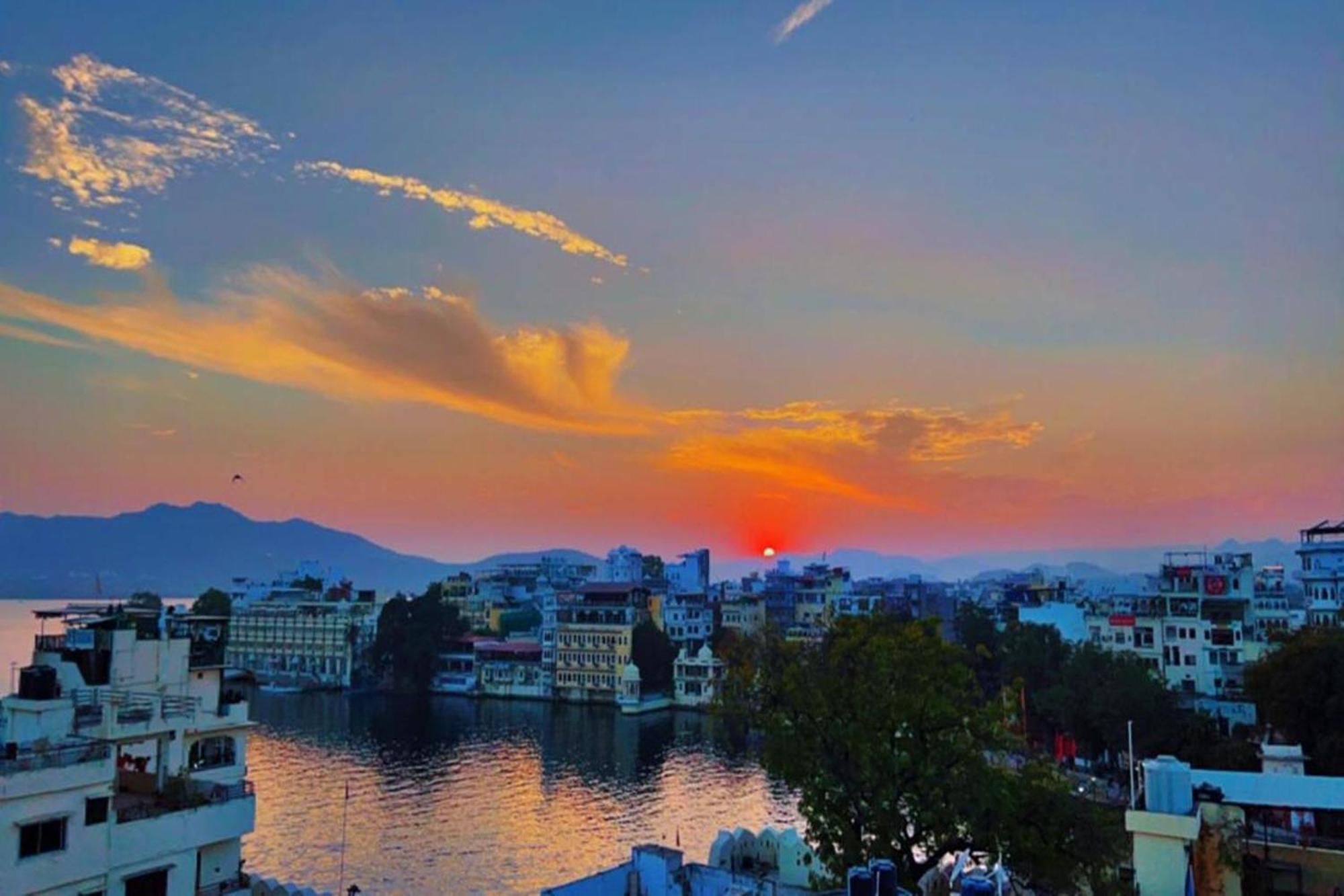 Nukkad Guest House Near City Palace Udaipur Buitenkant foto