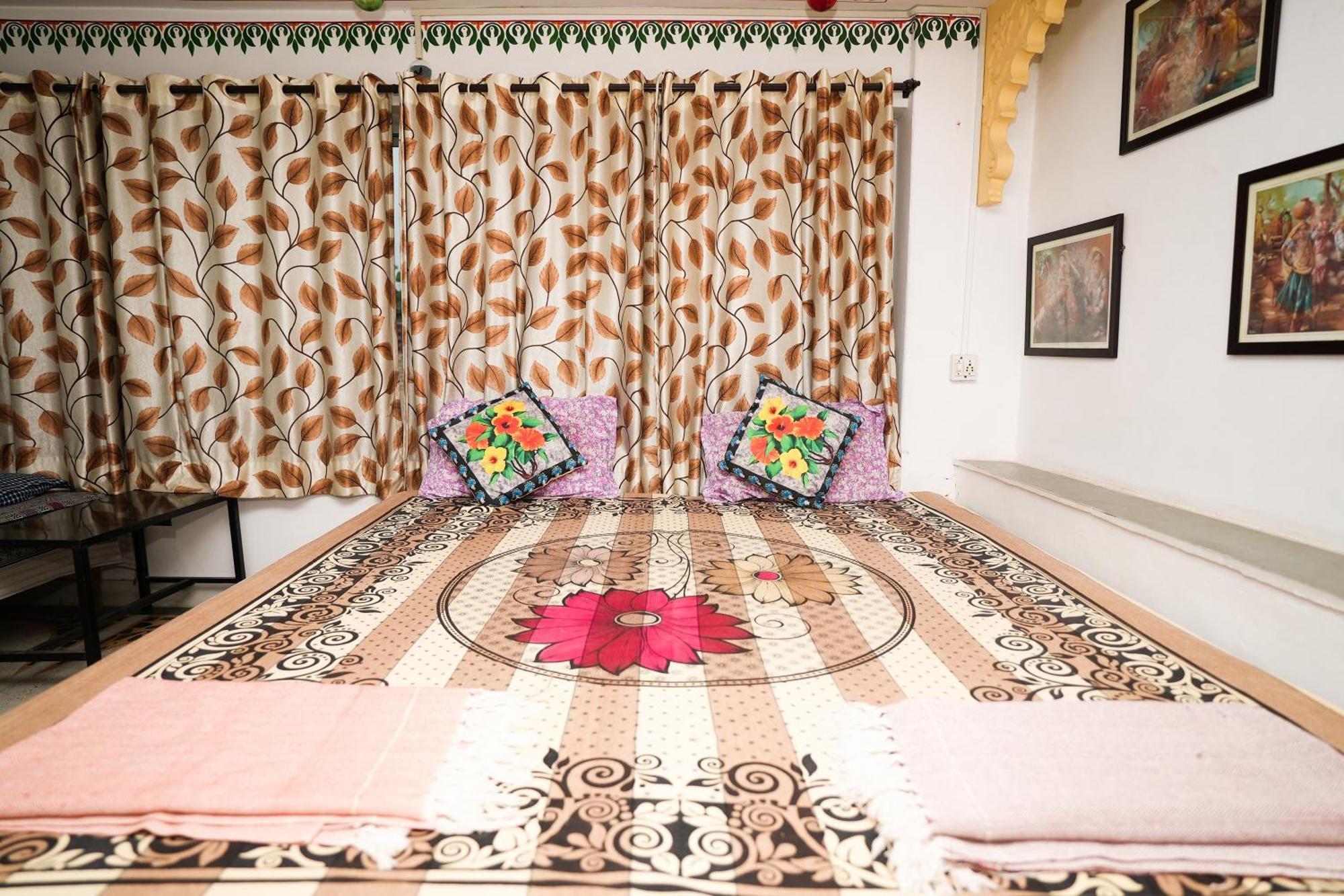 Nukkad Guest House Near City Palace Udaipur Buitenkant foto