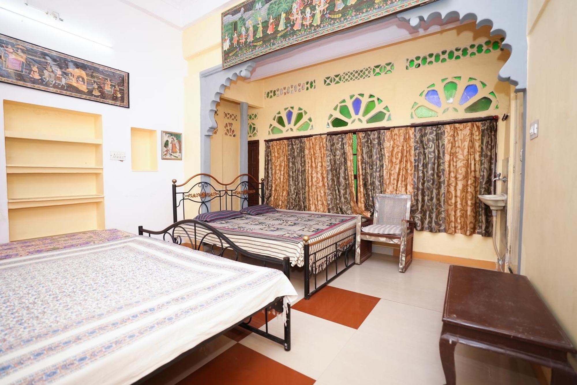 Nukkad Guest House Near City Palace Udaipur Buitenkant foto