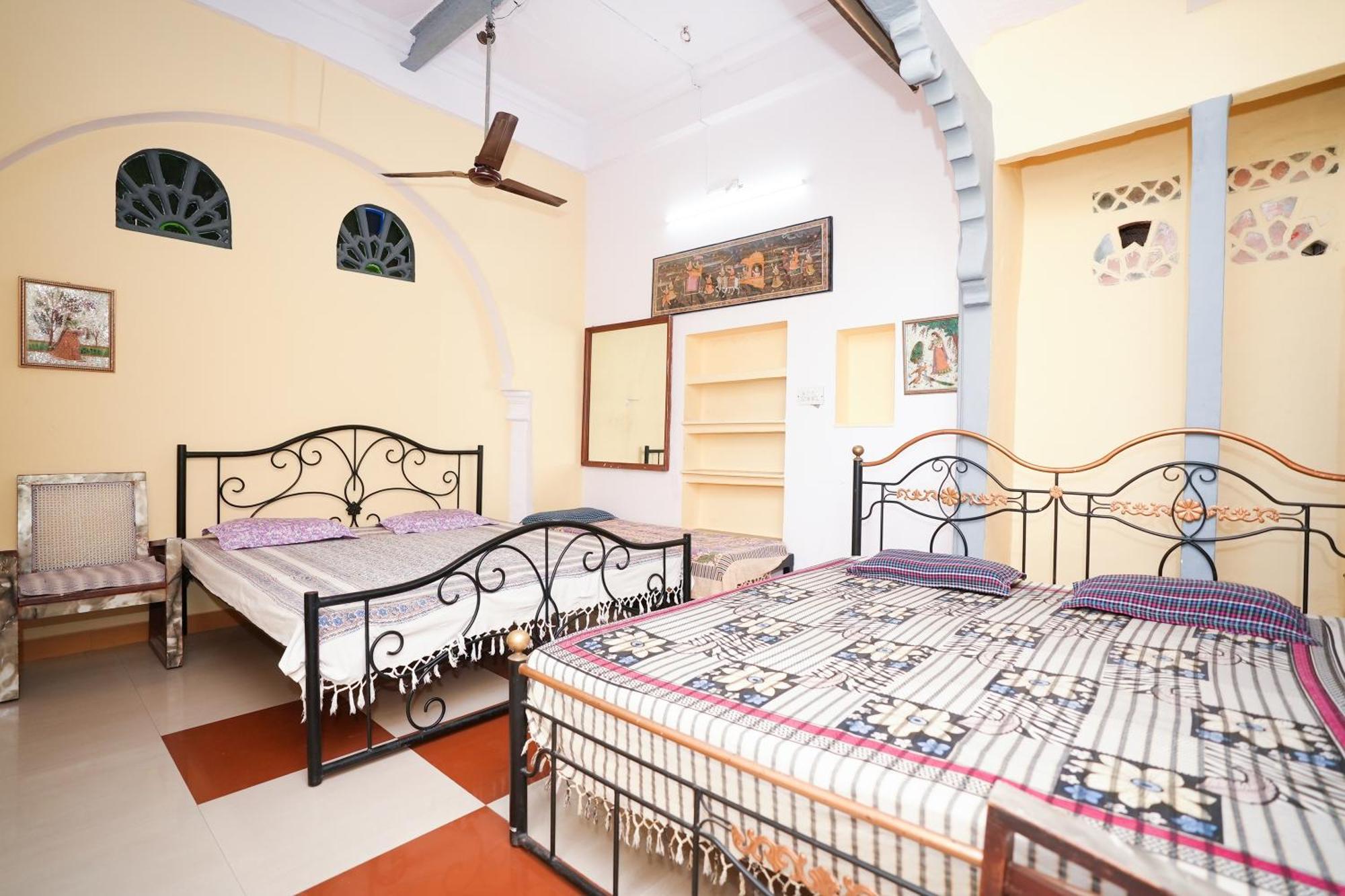Nukkad Guest House Near City Palace Udaipur Buitenkant foto