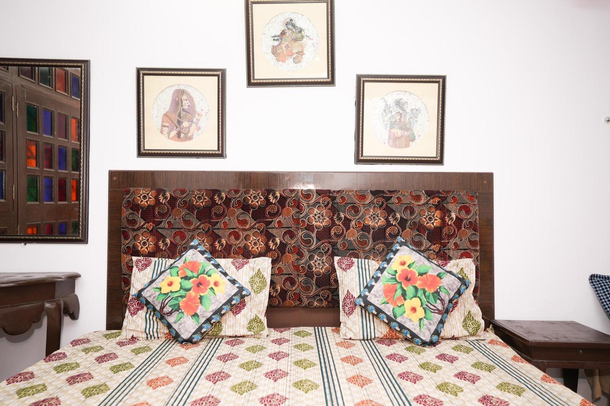 Nukkad Guest House Near City Palace Udaipur Buitenkant foto