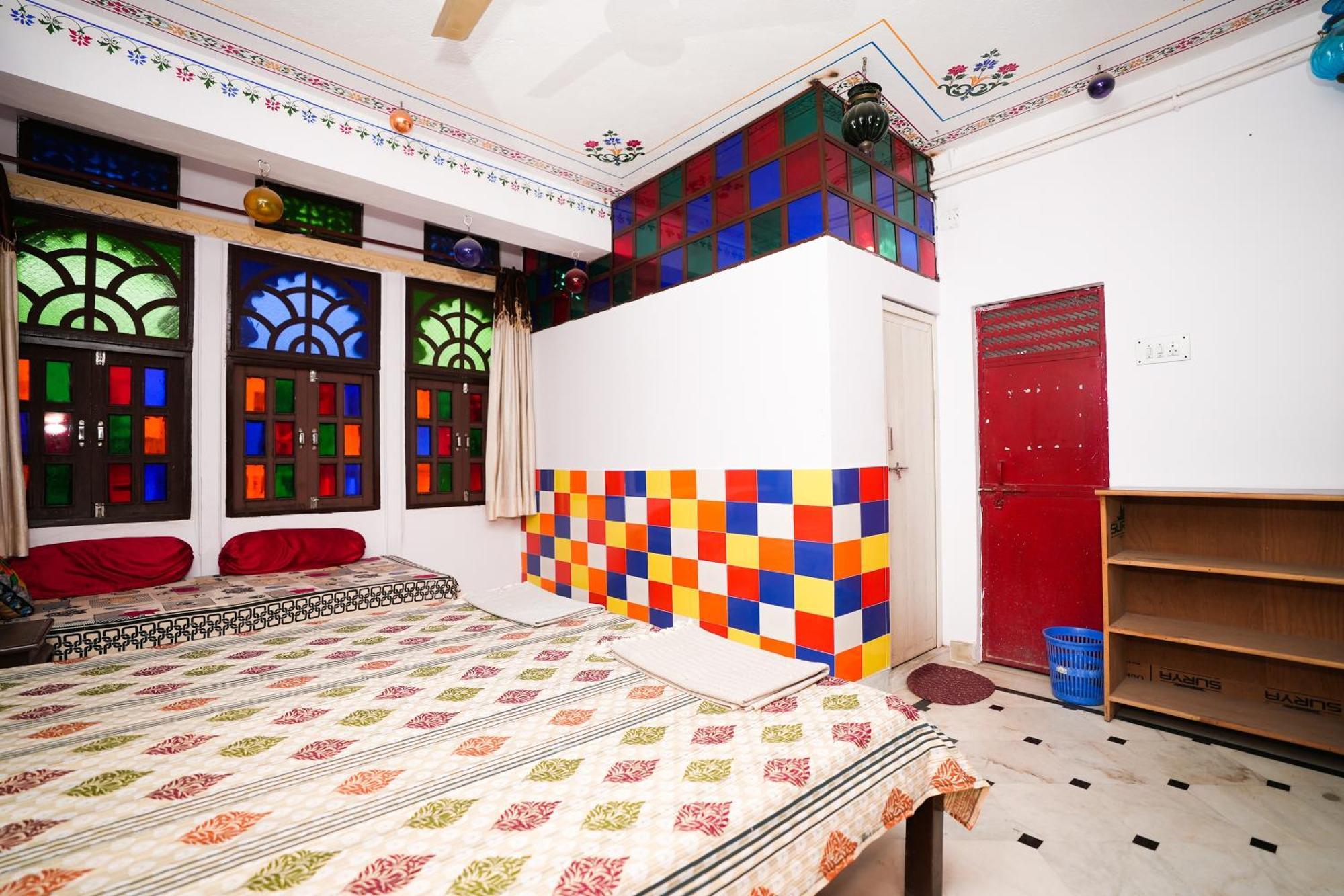 Nukkad Guest House Near City Palace Udaipur Buitenkant foto