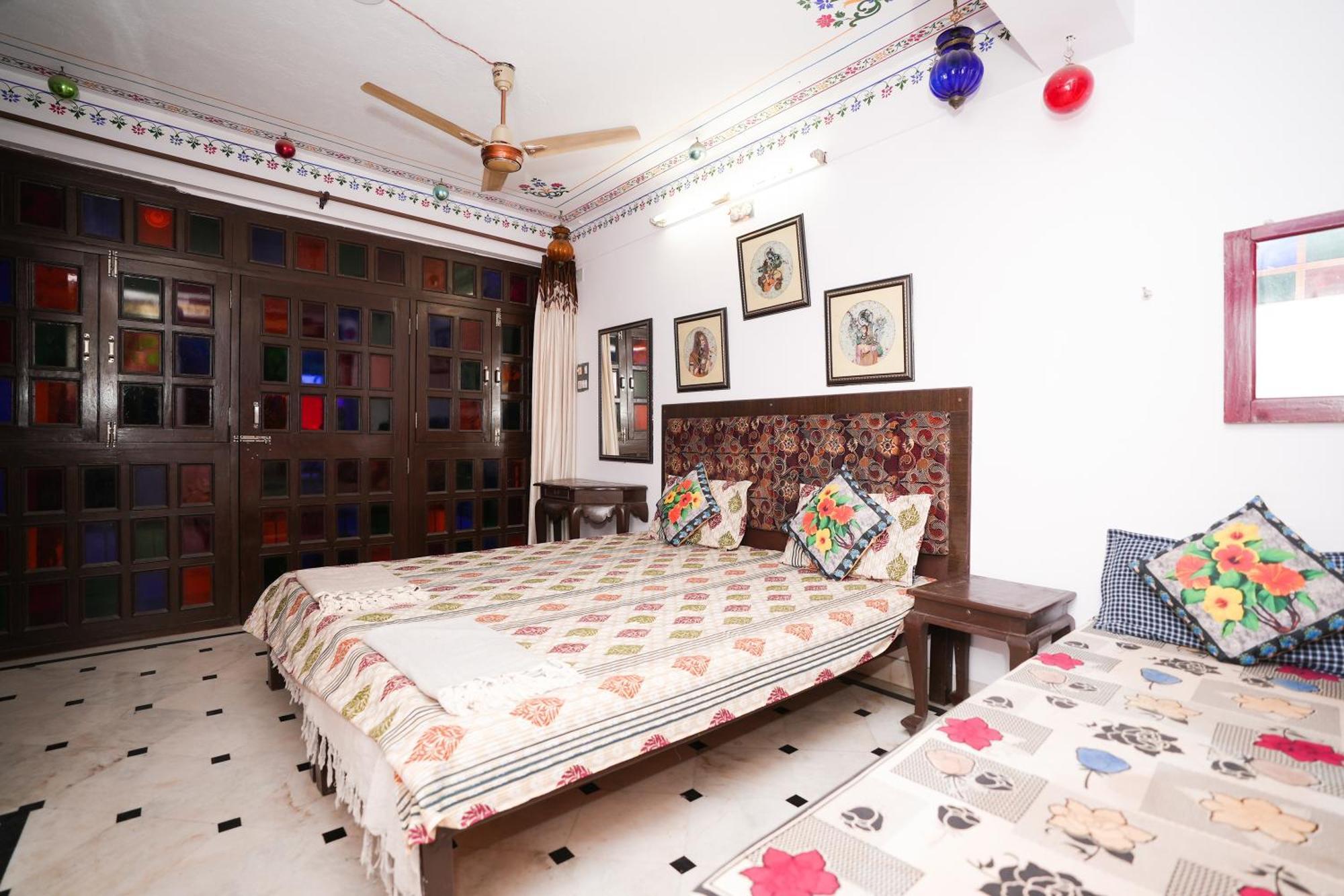 Nukkad Guest House Near City Palace Udaipur Buitenkant foto