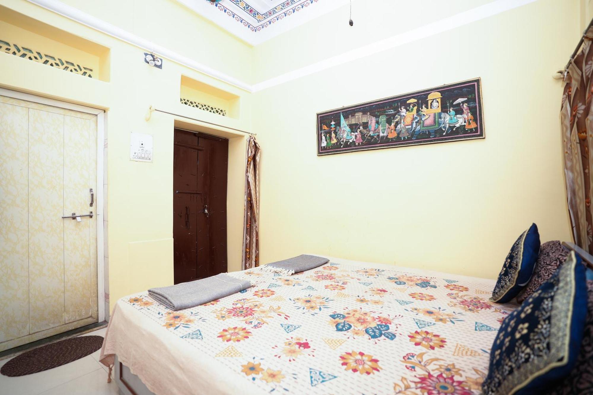 Nukkad Guest House Near City Palace Udaipur Buitenkant foto
