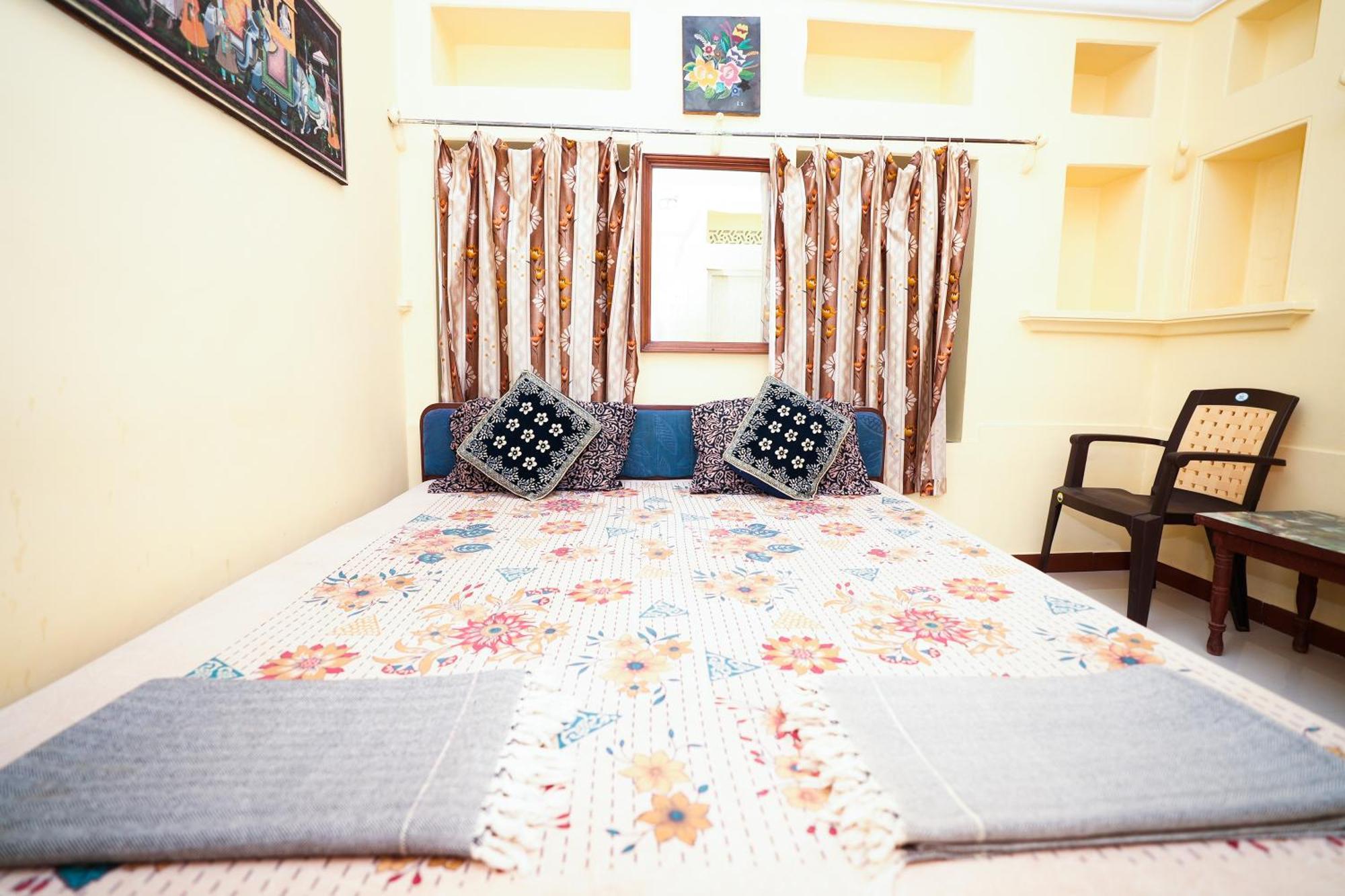 Nukkad Guest House Near City Palace Udaipur Buitenkant foto