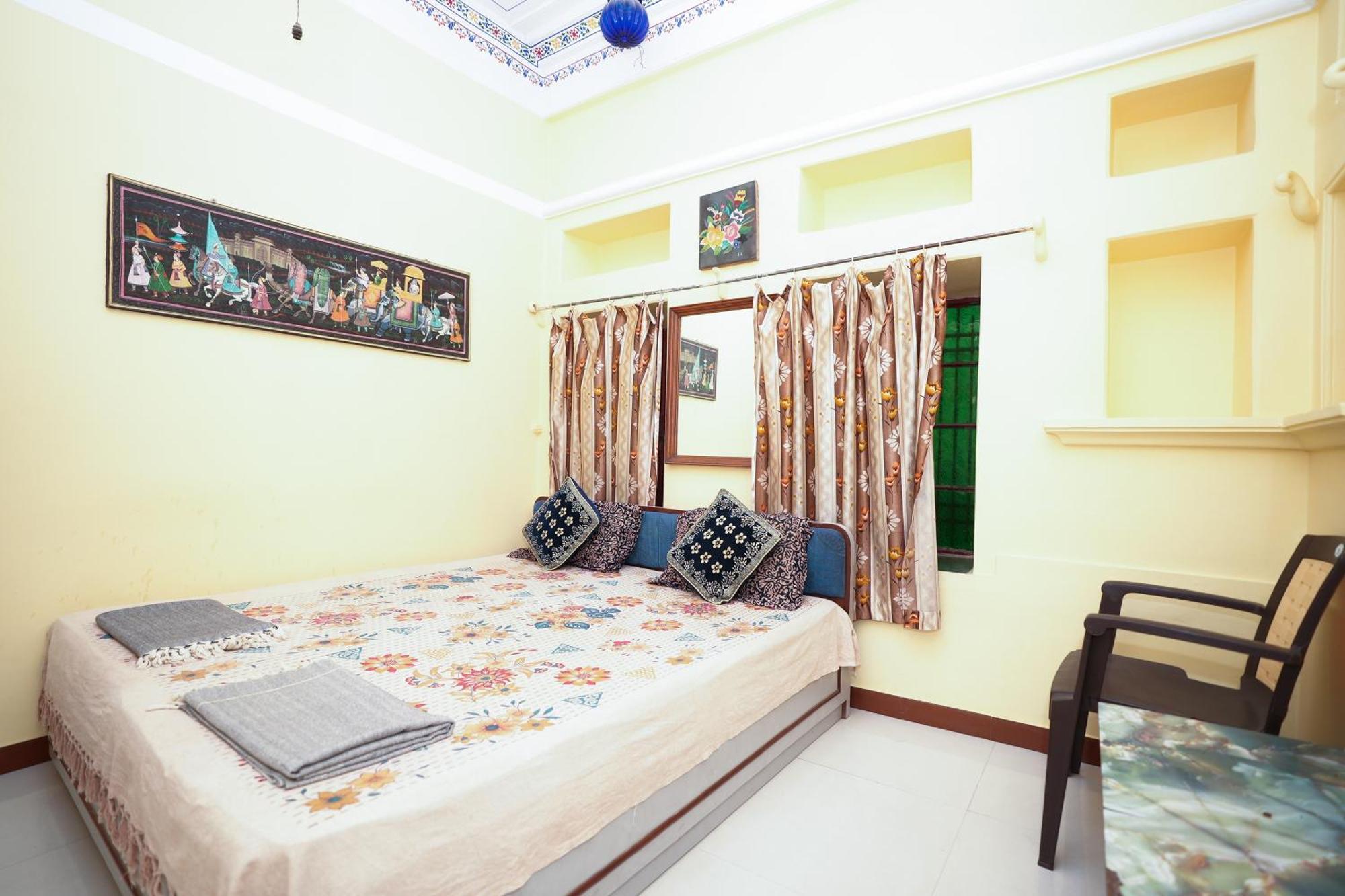 Nukkad Guest House Near City Palace Udaipur Buitenkant foto